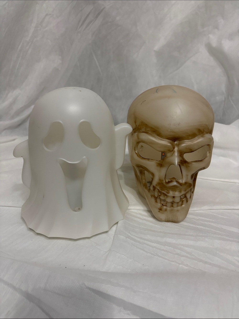 Ghost and Brown Skull Halloween Décor Set
